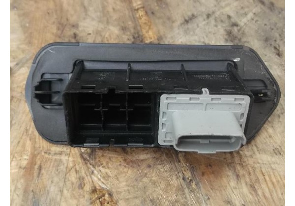 Контакти бокової правої зсувної дверки, (центральний замок) Renault Kangoo II, 8200428704